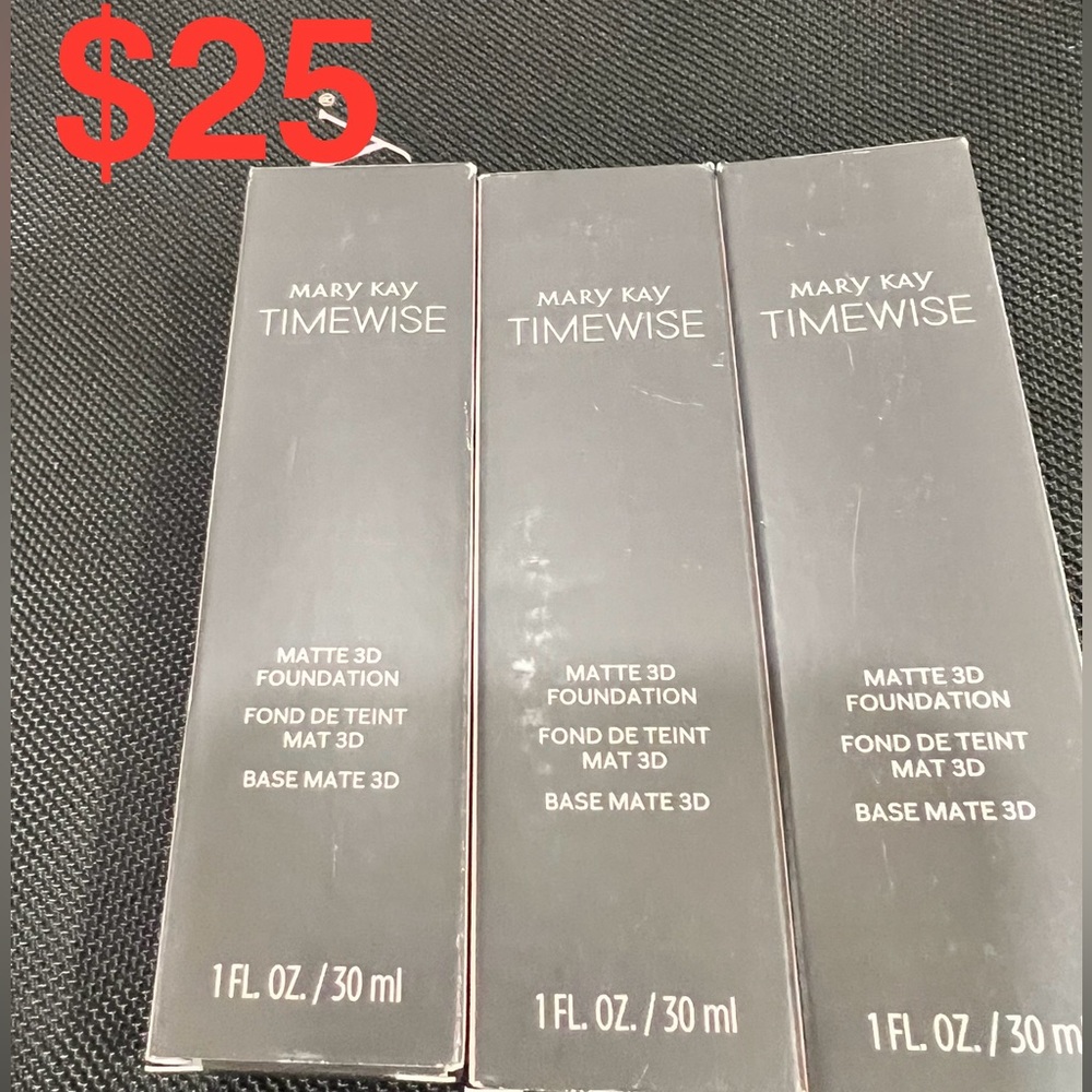 Mary Kay/Matte 3D Foundation
For combination to oily skin